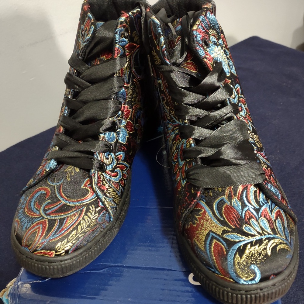 Paisley print sneakers
